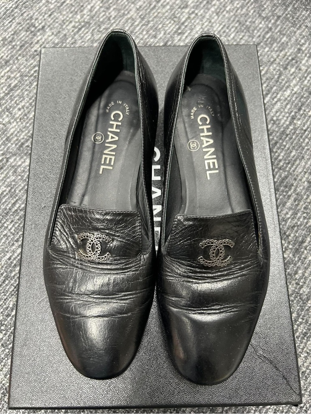 CHANEL Black Leather CC Emblem Loafers
